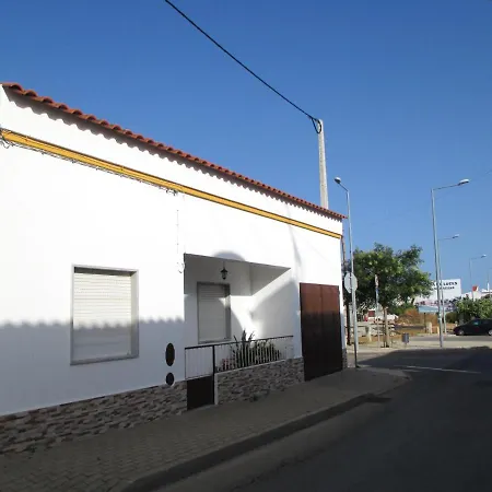 House With 3 Bedrooms In Luz Luz De Tavira With Enclosed Garden 2 Km From The Beach Feriehus *